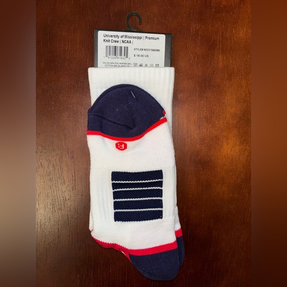 UNIVERSITY OF MISSISSIPPI STRIDELINE CREW SOCKS NWT MEN’S SHOE SIZE 8-12 - Picture 2 of 2